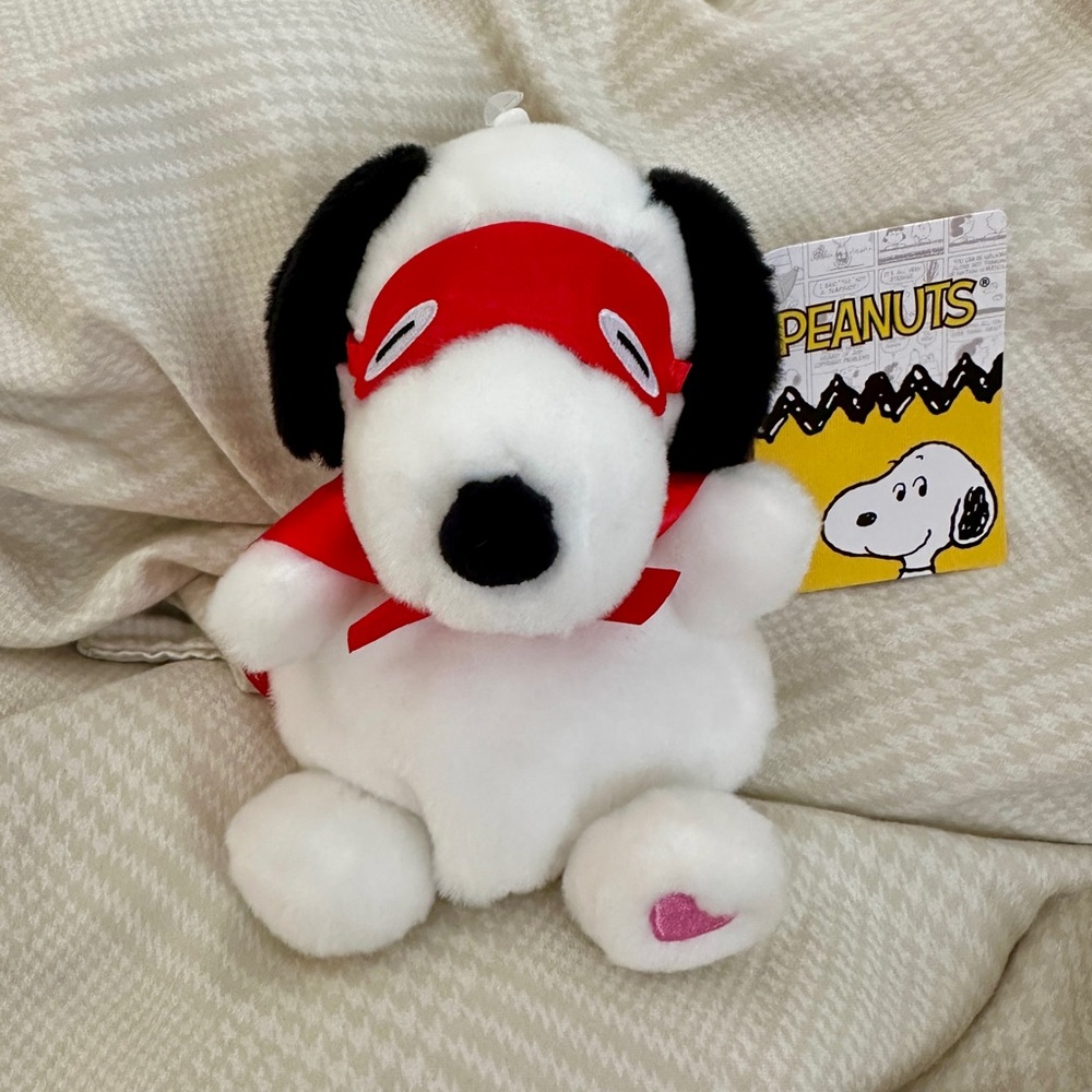 BNWT Aurora Snoopy Kissing Bandit Valentines Day Palm Pal Plush Toy